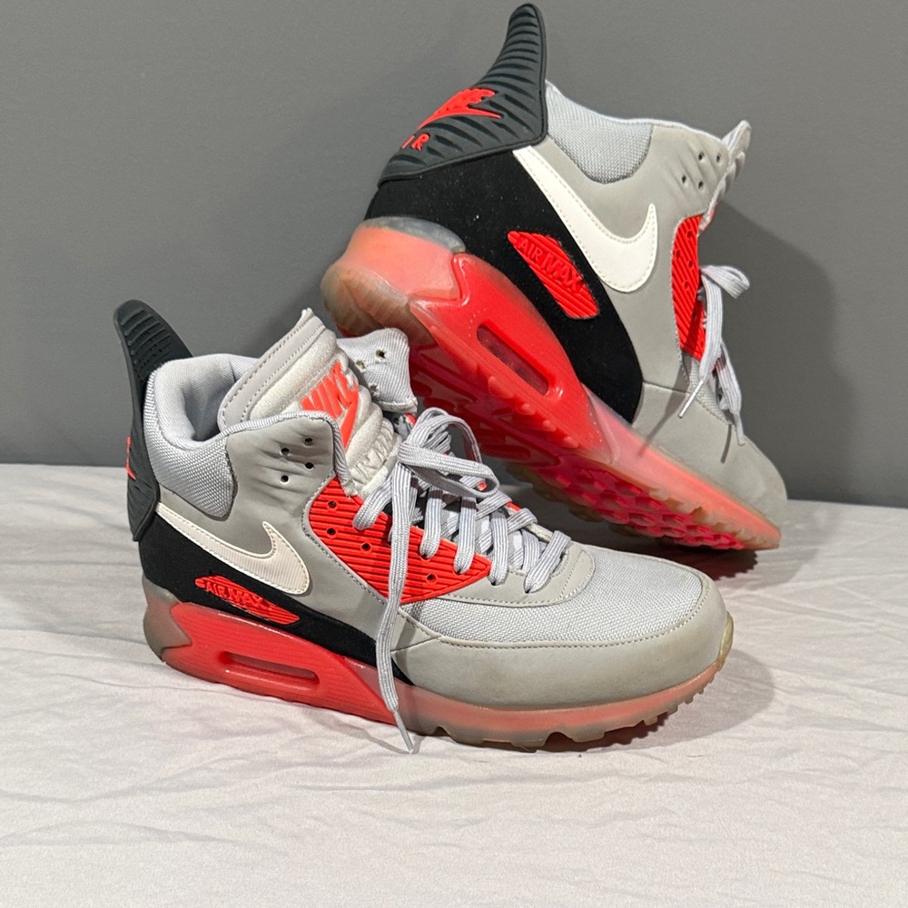 Nike Air Max Sneaker Boots - Black/Cool Grey/Bright Crimson